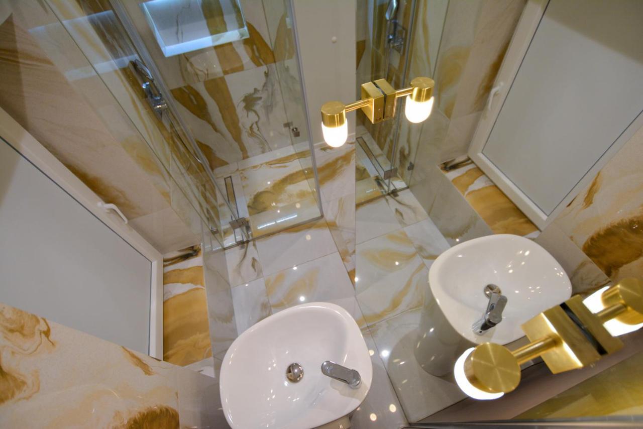 Lion'S Den Deluxe Studio Apartment Budapest Luaran gambar